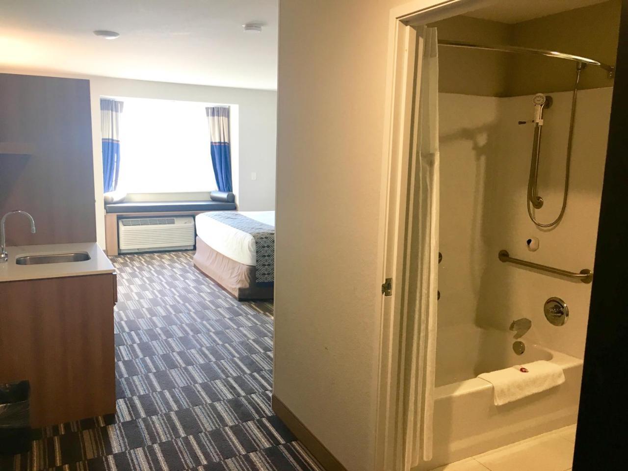 Microtel Inn & Suites By Wyndham Moorhead Fargo Area Экстерьер фото